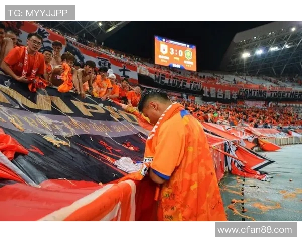 广州恒大与鲁能激战正酣比分悬念迭起引发球迷热议 广州恒大与鲁能激战正酣比分悬念迭起引发球迷热议